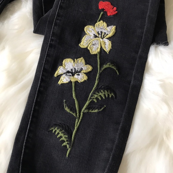 Romeo & Juliet Floral Embroidered Jeans - Picture 5 of 6